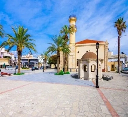 Fontaine et ancienne mosquée turque à Ierapetra